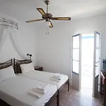 Helena's Apartahotel 3*
