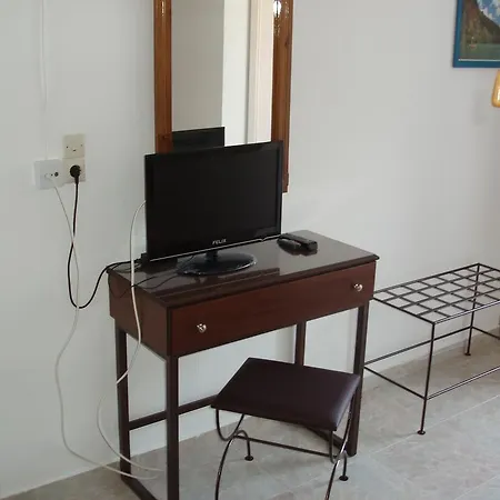 Helena's Aparthotel Manganari
