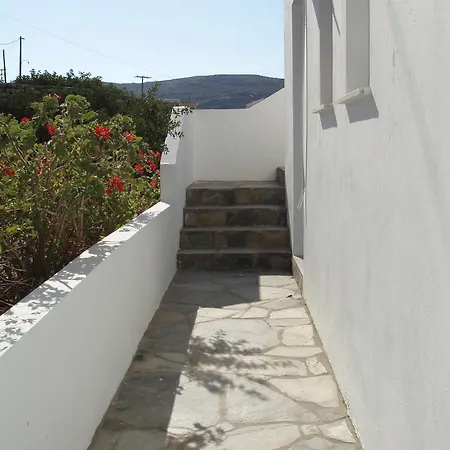 Hotel apartamentowy Helena's Manganari