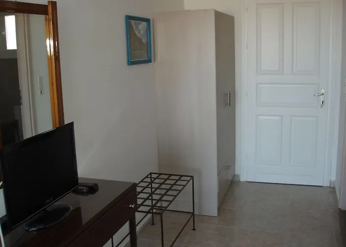 Helena's Aparthotel Manganari